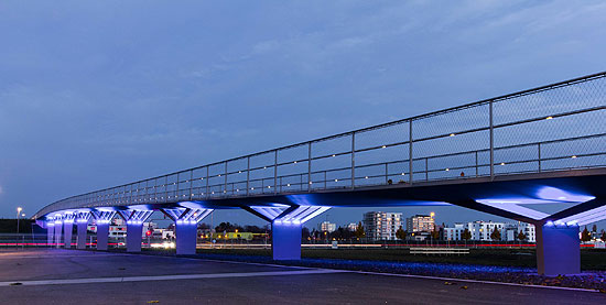 Beleucheter Piussteg auf der Landesgartenschau Ingolstadt 2020 (&copy;Foto: Leo Rochus)